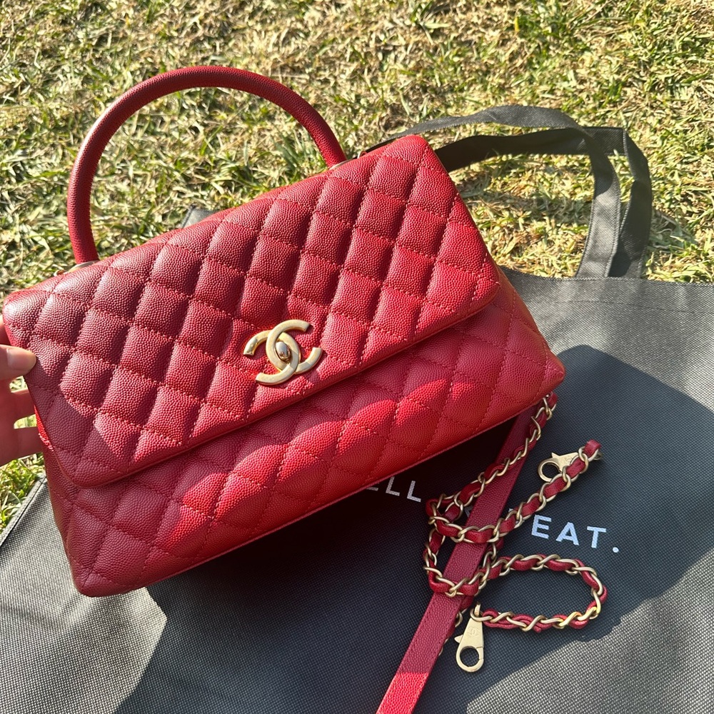 CHANEL Red Shoulder Bag with Gold Hardware and Caviar Quilted Leather